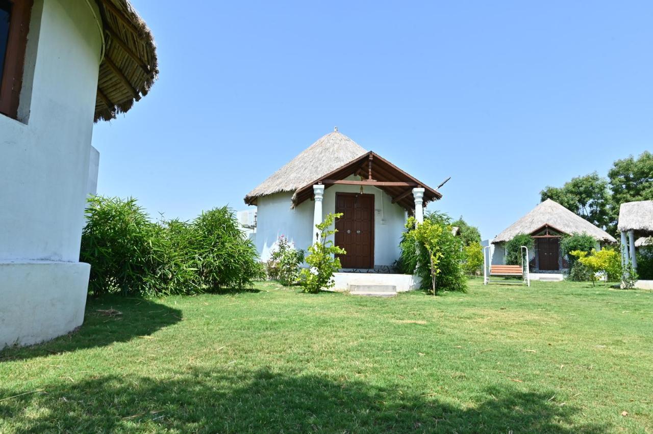 Modhera Sunrise Resort - Tents Bhungas Jungle Restaurants & Candlelight Dining Kalri Zewnętrze zdjęcie
